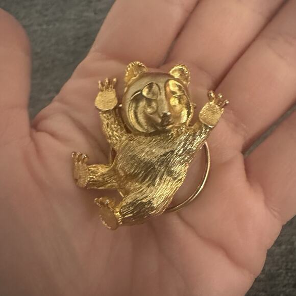 Animal Jewelry - E1-2433 VINTAGE BROOCH GOLD TONE PIN 1.75" ANIMAL BEAR